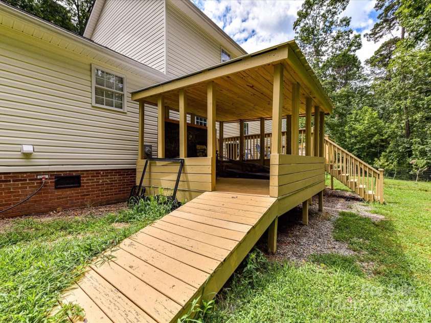 1338 Pell Drive, Lincolnton, NC 28092.  MLS# CAR4284910, YatesRealty ID 28310. 