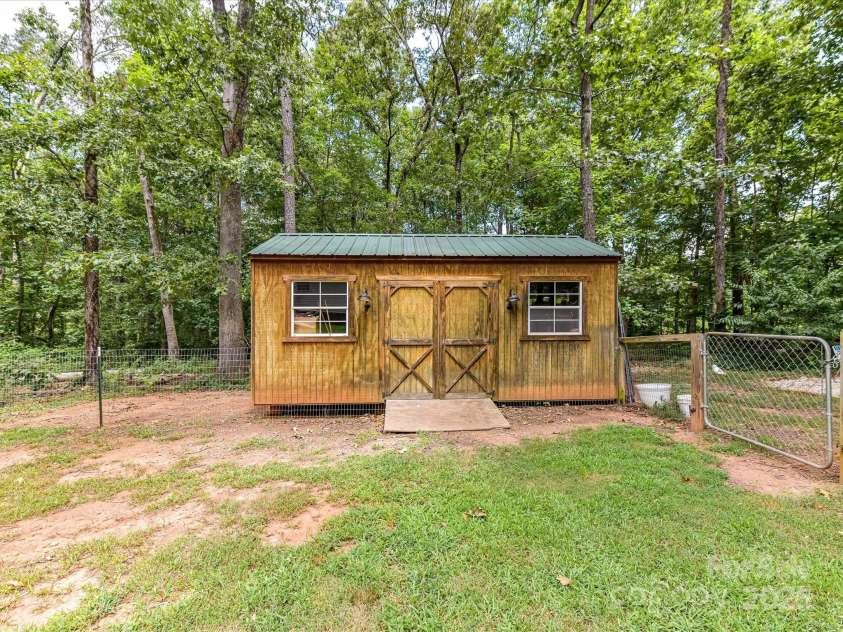 1338 Pell Drive, Lincolnton, NC 28092.  MLS# CAR4284910, YatesRealty ID 28310. 