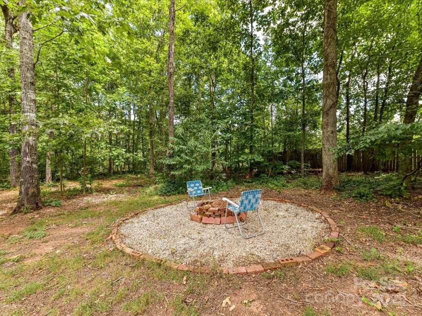 1338 Pell Drive, Lincolnton, NC 28092.  MLS# CAR4284910, YatesRealty ID 28310. 