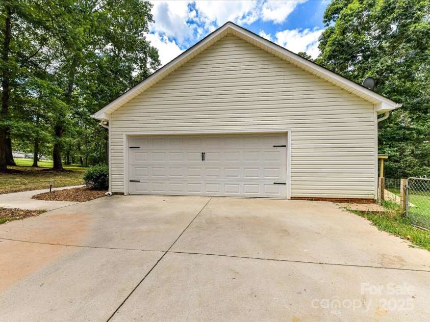 1338 Pell Drive, Lincolnton, NC 28092.  MLS# CAR4284910, YatesRealty ID 28310. 
