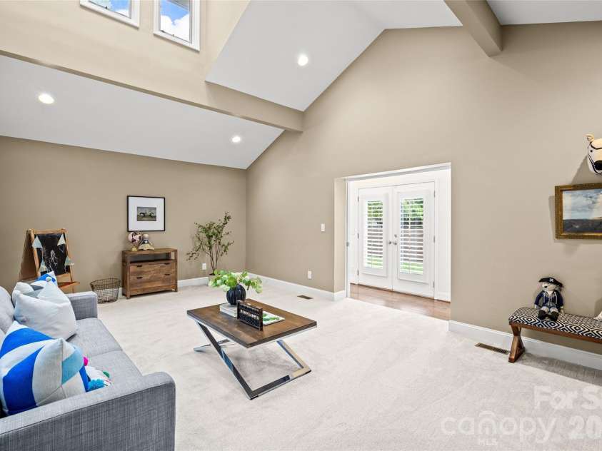 2022 Springdale Avenue, Charlotte, NC 28203.  MLS# CAR4386532, YatesRealty ID 28310. 