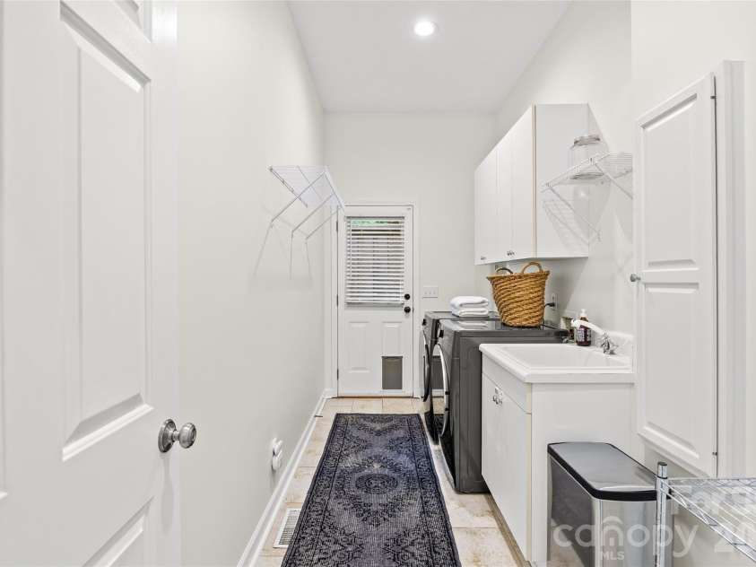 2022 Springdale Avenue, Charlotte, NC 28203.  MLS# CAR4386532, YatesRealty ID 28310. 