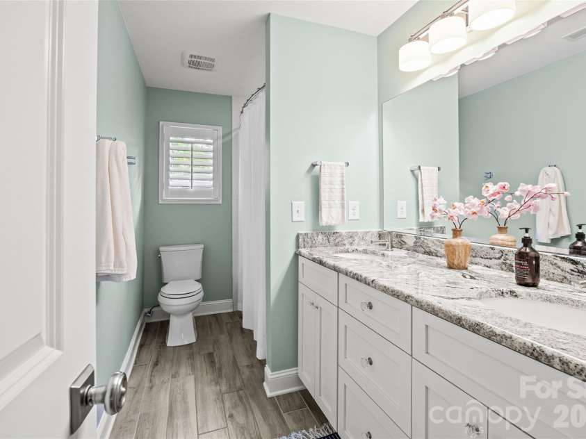 2022 Springdale Avenue, Charlotte, NC 28203.  MLS# CAR4386532, YatesRealty ID 28310. 