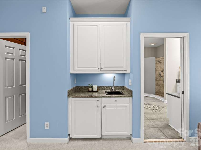 2022 Springdale Avenue, Charlotte, NC 28203.  MLS# CAR4386532, YatesRealty ID 28310. 