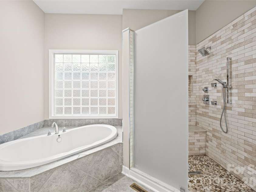 2022 Springdale Avenue, Charlotte, NC 28203.  MLS# CAR4386532, YatesRealty ID 28310. 