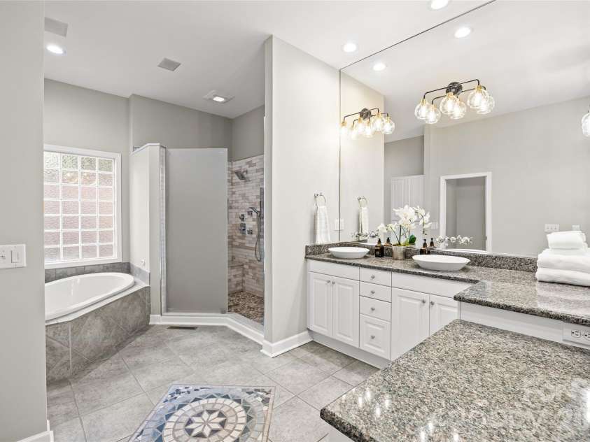 2022 Springdale Avenue, Charlotte, NC 28203.  MLS# CAR4386532, YatesRealty ID 28310. 