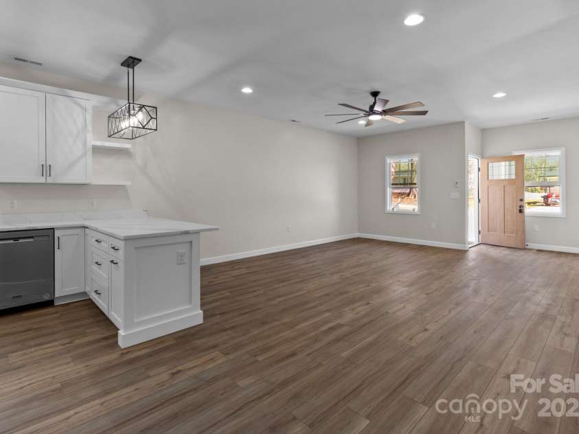 140 Swimmers Lane, Salisbury, NC 28146.  MLS# CAR4233458, YatesRealty ID 28311. Living room-kitchen-Dining area