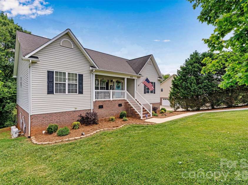 3353 48th Avenue Lane, Hickory, NC 28601.  MLS# CAR4381389, YatesRealty ID 28313. Focused Side View