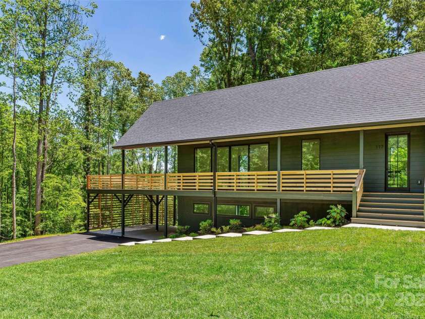 117 English Drive, Candler, NC 28715.  MLS# CAR4259878, YatesRealty ID 28314. 