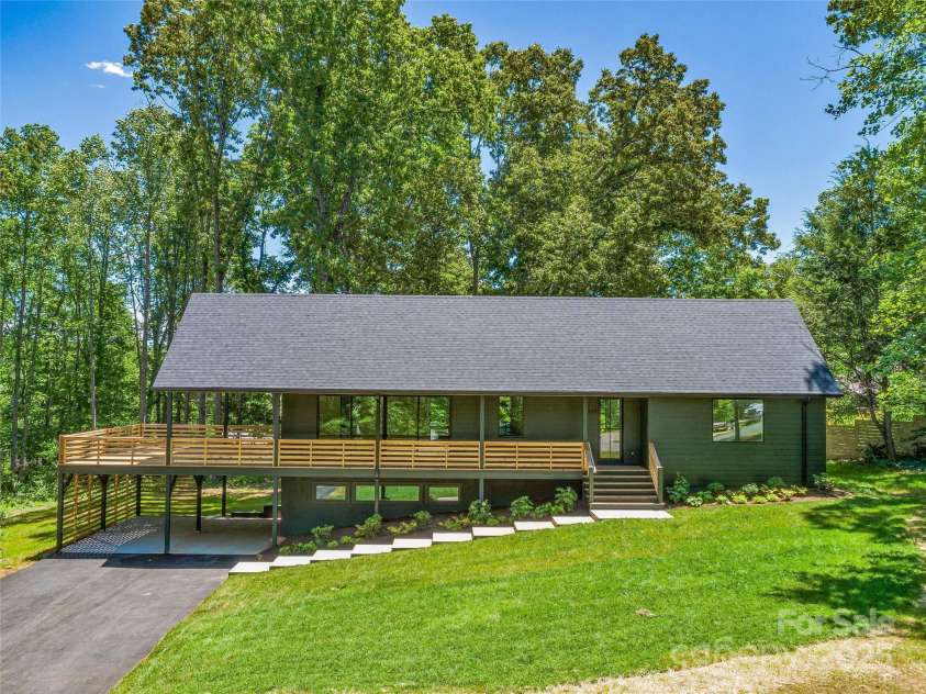 117 English Drive, Candler, NC 28715.  MLS# CAR4259878, YatesRealty ID 28314. 