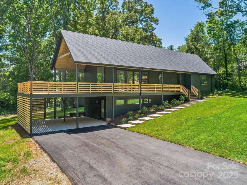 117 English Drive, Candler, NC 28715.  MLS# CAR4259878, YatesRealty ID 28314. 