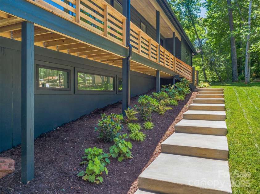 117 English Drive, Candler, NC 28715.  MLS# CAR4259878, YatesRealty ID 28314. 