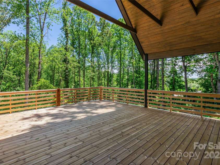 117 English Drive, Candler, NC 28715.  MLS# CAR4259878, YatesRealty ID 28314. 