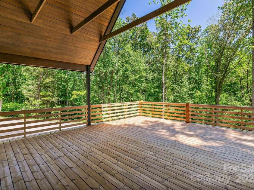 117 English Drive, Candler, NC 28715.  MLS# CAR4259878, YatesRealty ID 28314. 