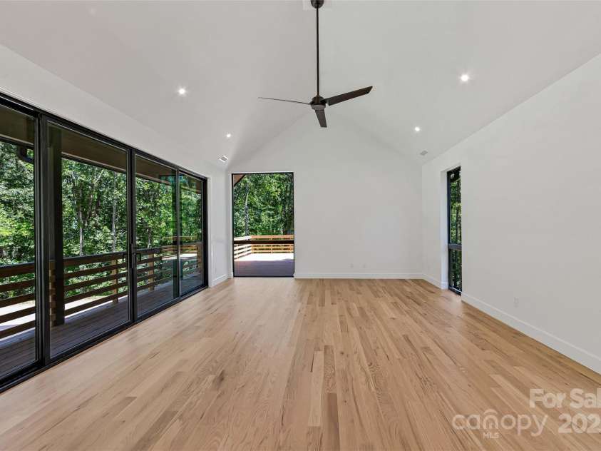 117 English Drive, Candler, NC 28715.  MLS# CAR4259878, YatesRealty ID 28314. 