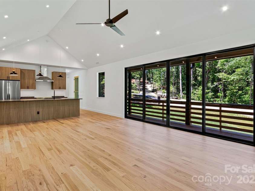 117 English Drive, Candler, NC 28715.  MLS# CAR4259878, YatesRealty ID 28314. 