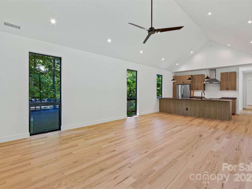 117 English Drive, Candler, NC 28715.  MLS# CAR4259878, YatesRealty ID 28314. 