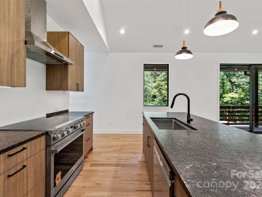 117 English Drive, Candler, NC 28715.  MLS# CAR4259878, YatesRealty ID 28314. 