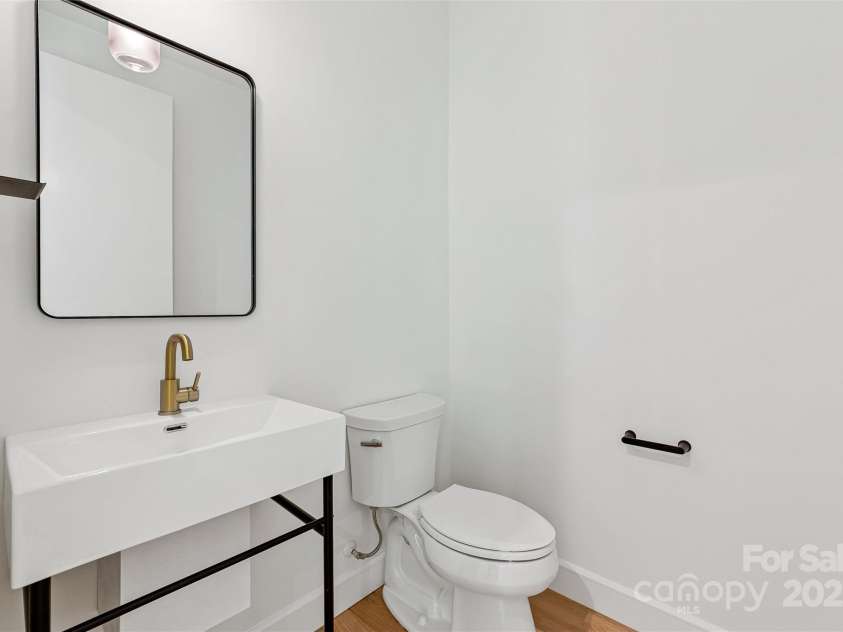 117 English Drive, Candler, NC 28715.  MLS# CAR4259878, YatesRealty ID 28314. 