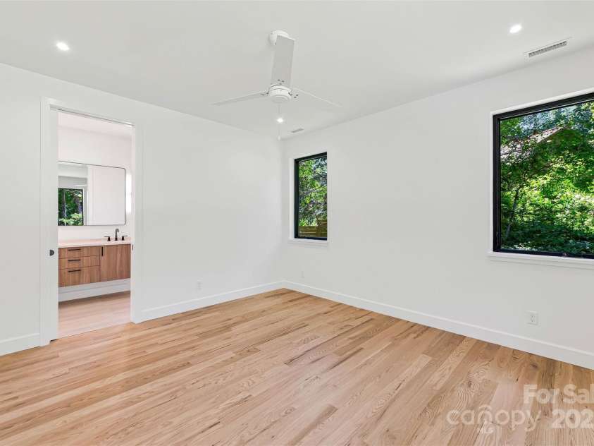 117 English Drive, Candler, NC 28715.  MLS# CAR4259878, YatesRealty ID 28314. 