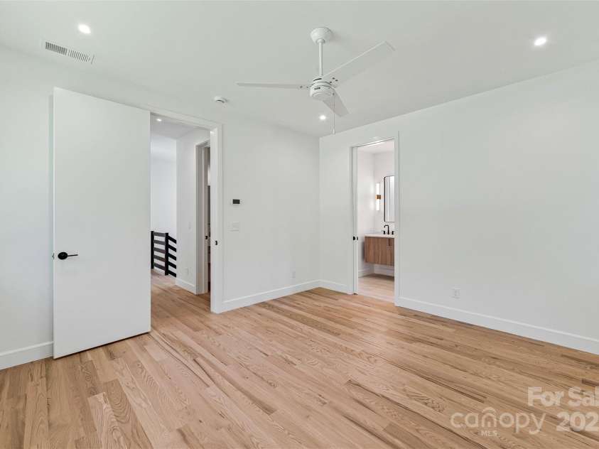 117 English Drive, Candler, NC 28715.  MLS# CAR4259878, YatesRealty ID 28314. 