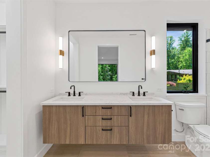 117 English Drive, Candler, NC 28715.  MLS# CAR4259878, YatesRealty ID 28314. 