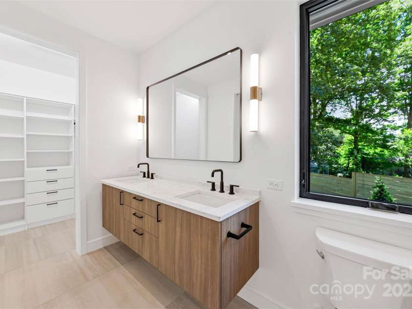 117 English Drive, Candler, NC 28715.  MLS# CAR4259878, YatesRealty ID 28314. 