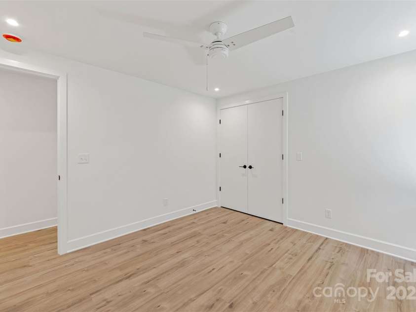 117 English Drive, Candler, NC 28715.  MLS# CAR4259878, YatesRealty ID 28314. 