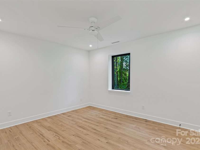 117 English Drive, Candler, NC 28715.  MLS# CAR4259878, YatesRealty ID 28314. 