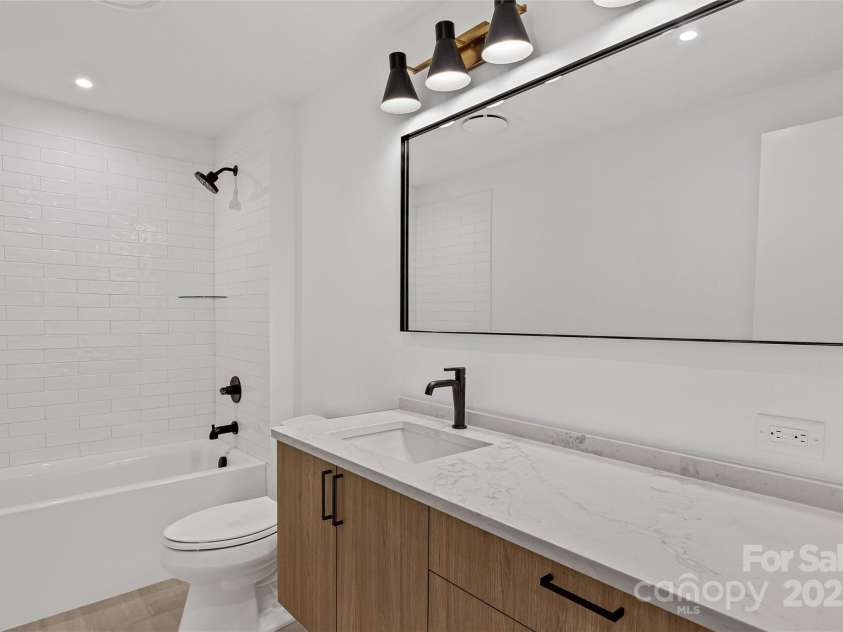 117 English Drive, Candler, NC 28715.  MLS# CAR4259878, YatesRealty ID 28314. 