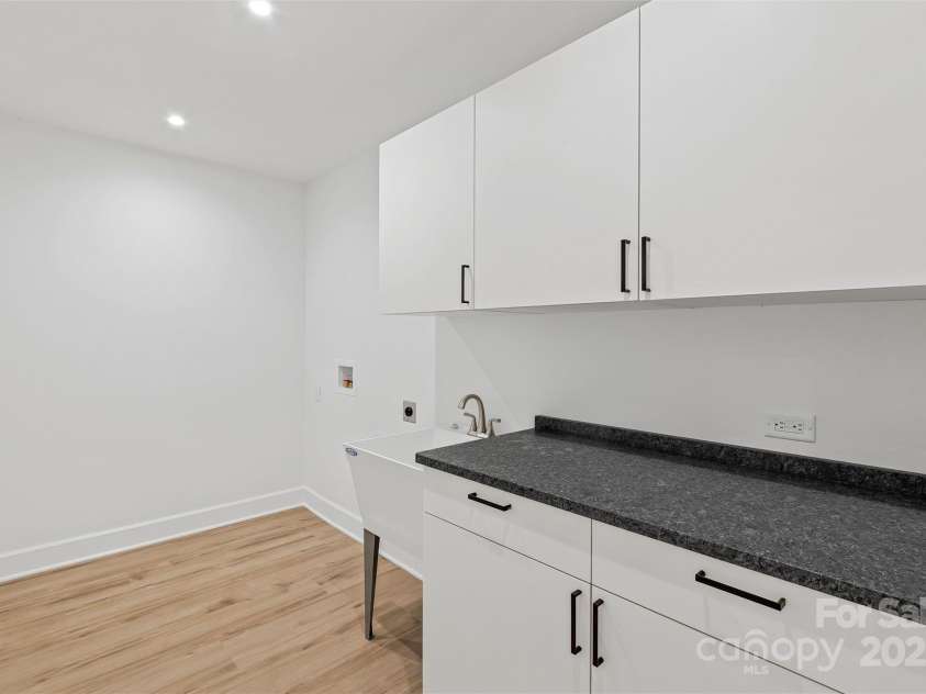 117 English Drive, Candler, NC 28715.  MLS# CAR4259878, YatesRealty ID 28314. 