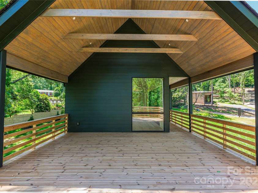 117 English Drive, Candler, NC 28715.  MLS# CAR4259878, YatesRealty ID 28314. 