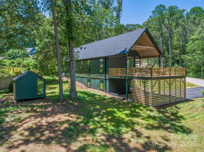117 English Drive, Candler, NC 28715.  MLS# CAR4259878, YatesRealty ID 28314. 