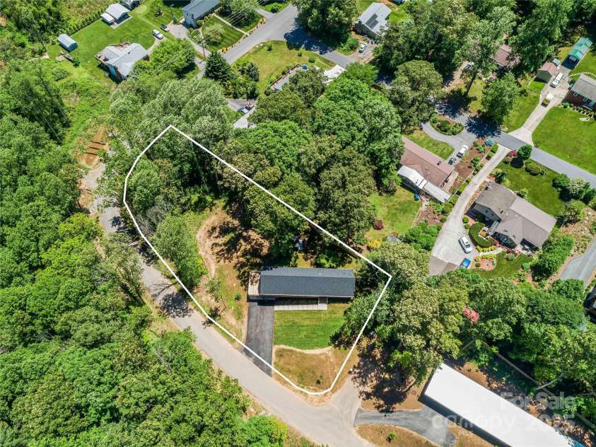 117 English Drive, Candler, NC 28715.  MLS# CAR4259878, YatesRealty ID 28314. 