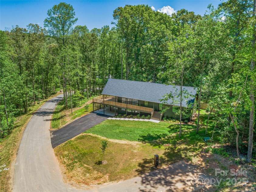 117 English Drive, Candler, NC 28715.  MLS# CAR4259878, YatesRealty ID 28314. 