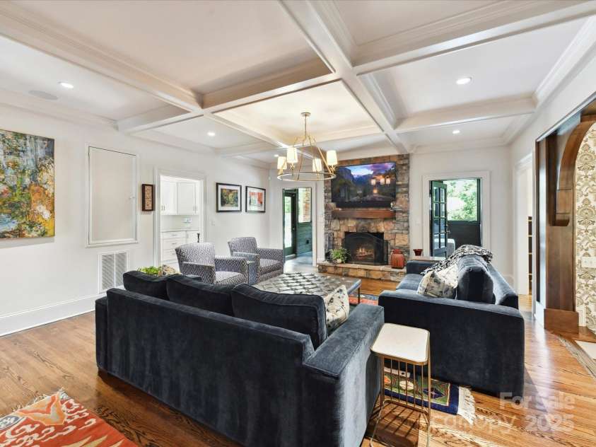 2526 Sherwood Avenue, Charlotte, NC 28207.  MLS# CAR4266678, YatesRealty ID 28315. 