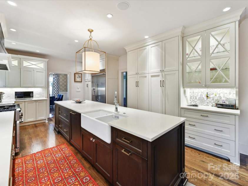 2526 Sherwood Avenue, Charlotte, NC 28207.  MLS# CAR4266678, YatesRealty ID 28315. 