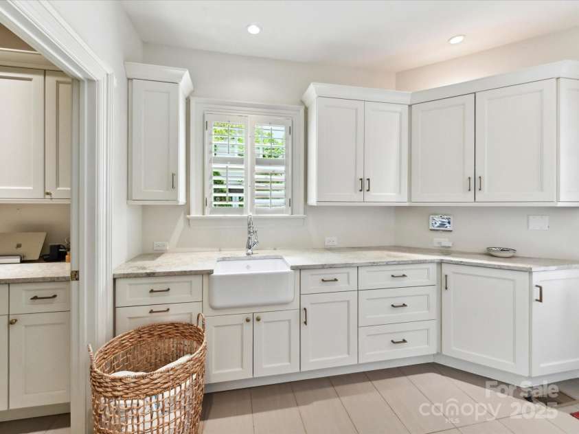 2526 Sherwood Avenue, Charlotte, NC 28207.  MLS# CAR4266678, YatesRealty ID 28315. 