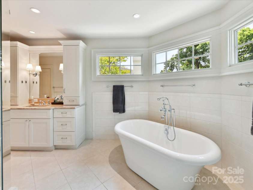 2526 Sherwood Avenue, Charlotte, NC 28207.  MLS# CAR4266678, YatesRealty ID 28315. 