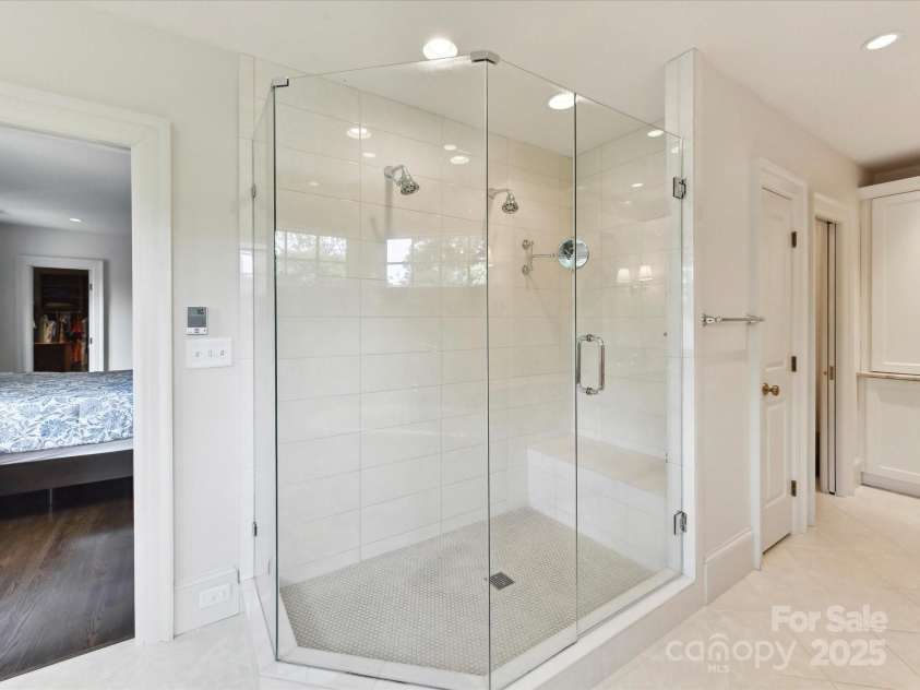 2526 Sherwood Avenue, Charlotte, NC 28207.  MLS# CAR4266678, YatesRealty ID 28315. 