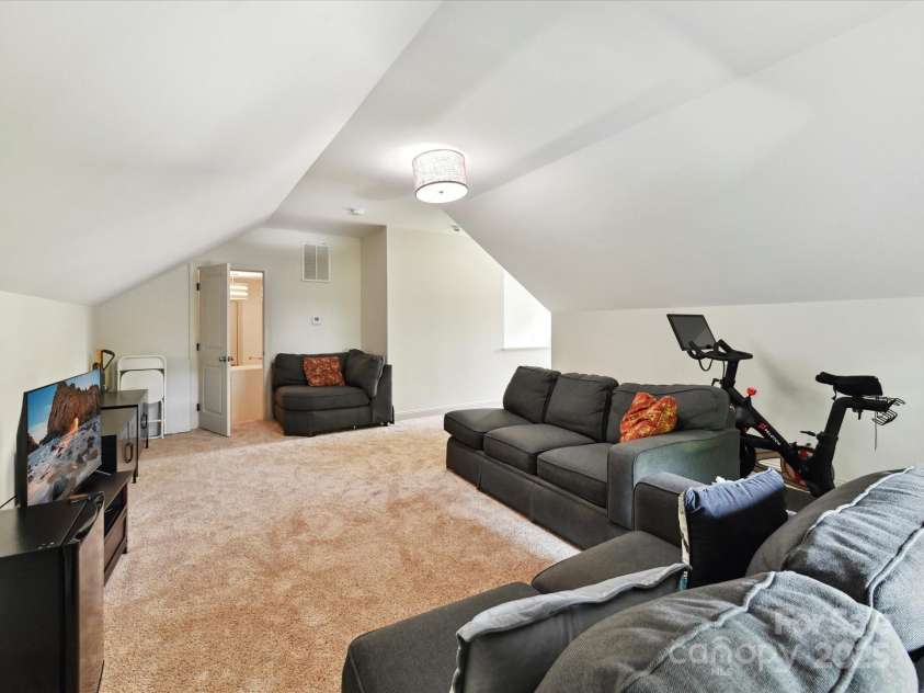 2526 Sherwood Avenue, Charlotte, NC 28207.  MLS# CAR4266678, YatesRealty ID 28315. 