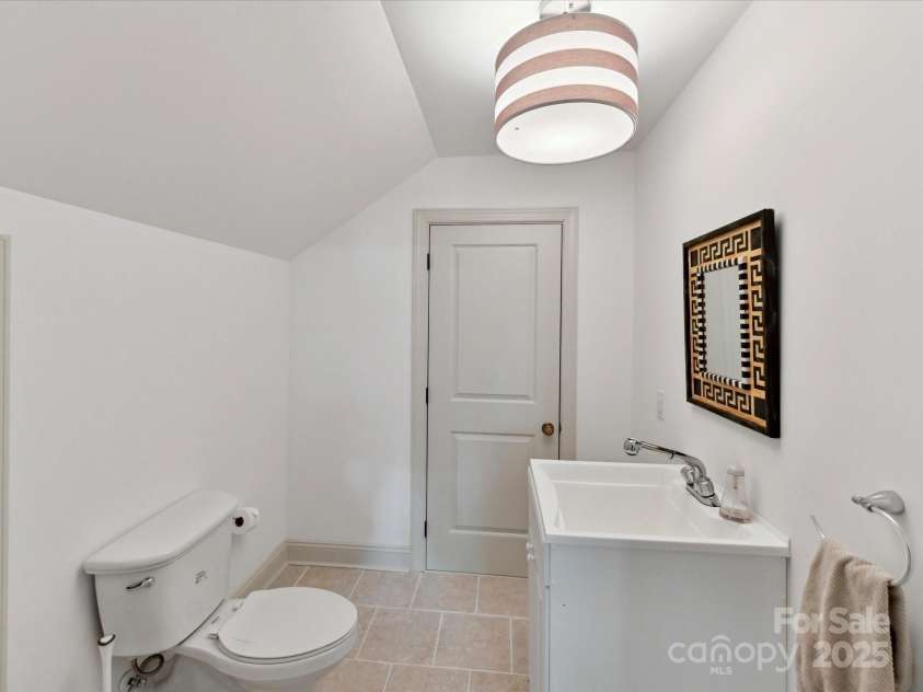 2526 Sherwood Avenue, Charlotte, NC 28207.  MLS# CAR4266678, YatesRealty ID 28315. 