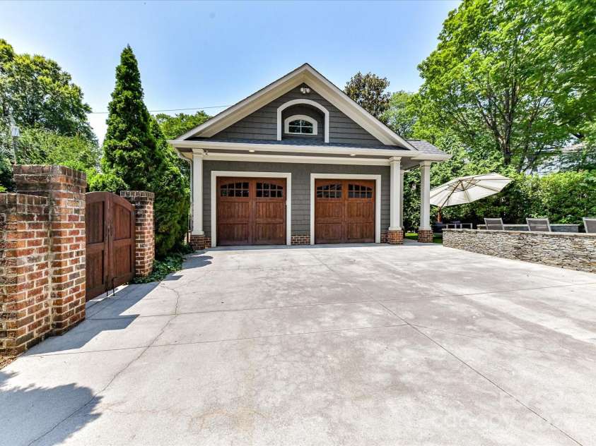 2526 Sherwood Avenue, Charlotte, NC 28207.  MLS# CAR4266678, YatesRealty ID 28315. 