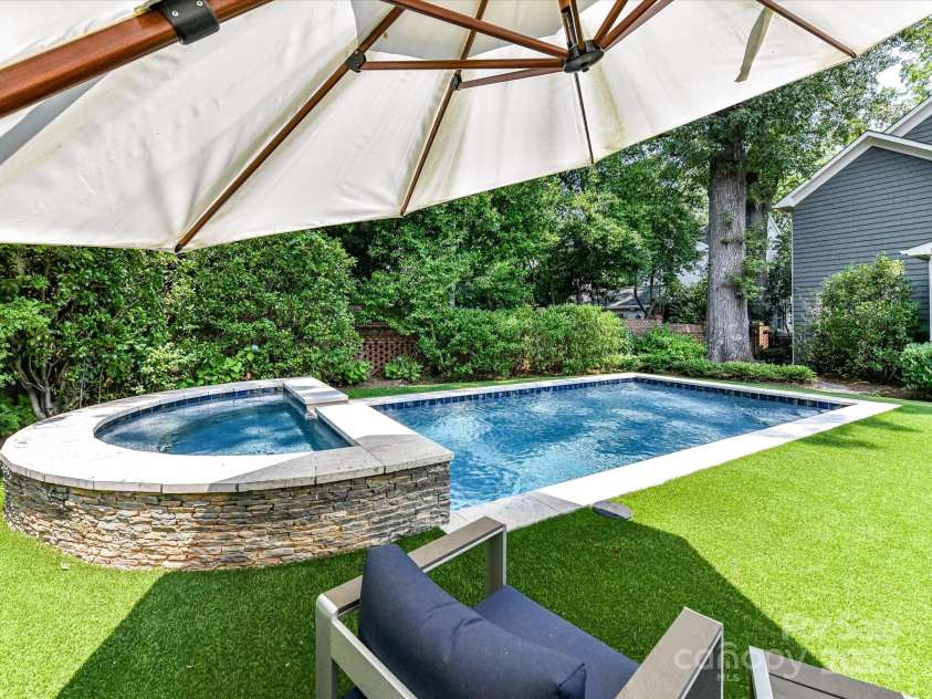 2526 Sherwood Avenue, Charlotte, NC 28207.  MLS# CAR4266678, YatesRealty ID 28315. 
