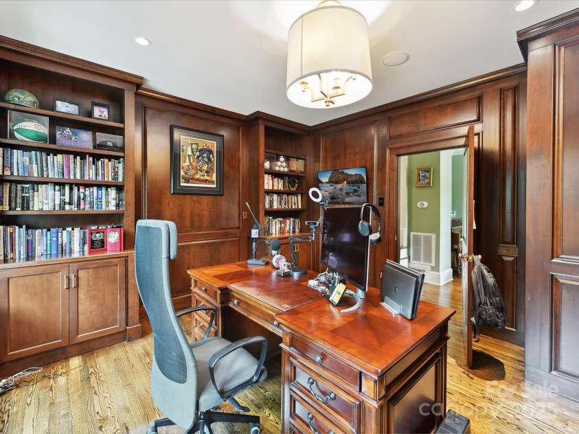 2526 Sherwood Avenue, Charlotte, NC 28207.  MLS# CAR4299045, YatesRealty ID 28315. 