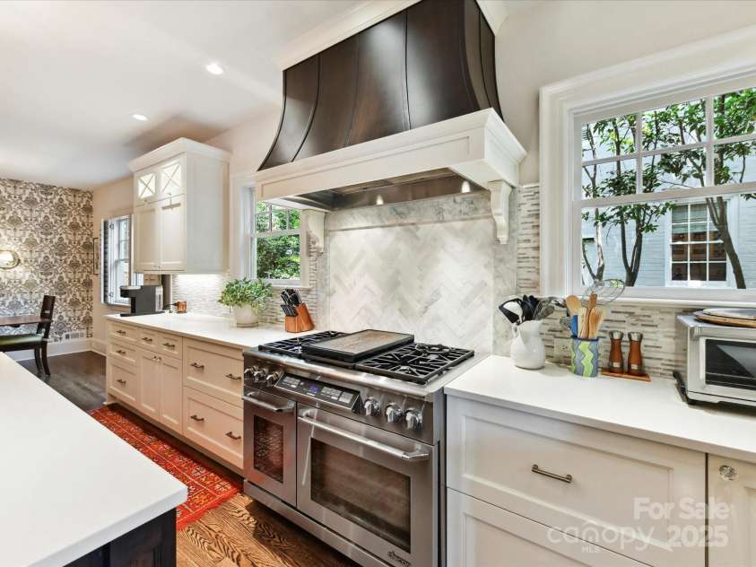 2526 Sherwood Avenue, Charlotte, NC 28207.  MLS# CAR4299045, YatesRealty ID 28315. 