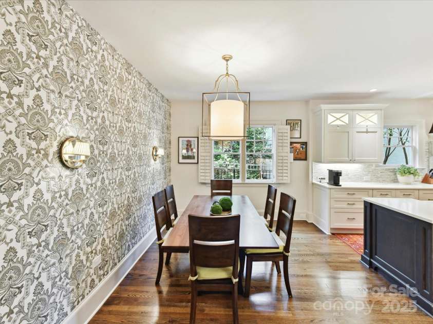 2526 Sherwood Avenue, Charlotte, NC 28207.  MLS# CAR4299045, YatesRealty ID 28315. 