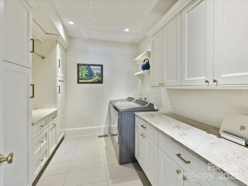 2526 Sherwood Avenue, Charlotte, NC 28207.  MLS# CAR4299045, YatesRealty ID 28315. 