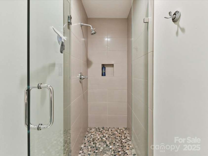 2526 Sherwood Avenue, Charlotte, NC 28207.  MLS# CAR4299045, YatesRealty ID 28315. 