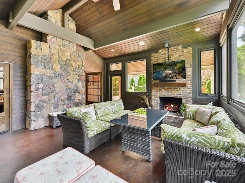 2526 Sherwood Avenue, Charlotte, NC 28207.  MLS# CAR4299045, YatesRealty ID 28315. 